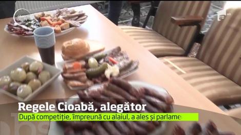 La curtea Regelui Cioabă a fost mare ospăţ! După slujba de la biserică oamenii au participat la un concurs culinar
