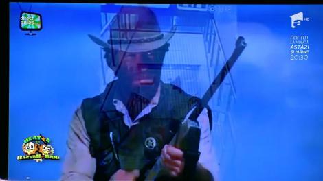 Smiley news: Chuck Norris nu ratează