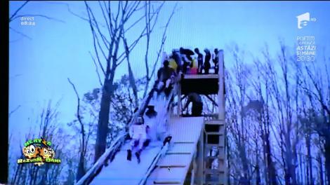 Noul sport naţional din SUA - săritură pe toboganul cu apă