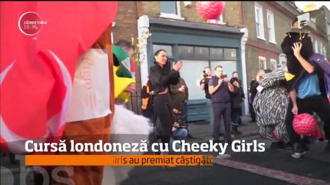 Fetele de la Cheeky Girls au premiat câştigătorii cursei anuale cu oameni deghizaţi din Londra