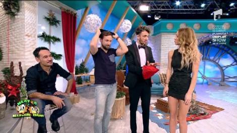 Magicianul Verdini scoate ouă din urechea Flaviei Mihășan