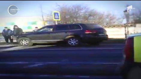 O fetiţă de 12 ani a supravieţuit miraculos după ce a fost lovită de două mașini