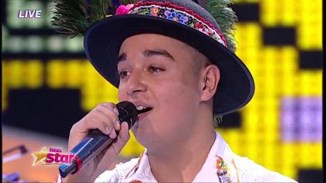 Continuă tradiția folclorului românesc și poartă cu mândrie portul național! Marius Varga, moment impresionant de folclor! „Te unge pe suflet!”