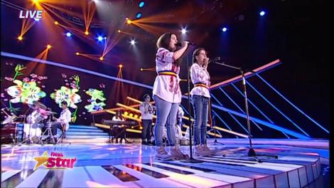 "Mociriţa cu trifoi” a fost adusă în dar în Marea Finală  de către „Veveriţele năzdrăvane”! Nu au lumina ochilor, dar au miere în glas