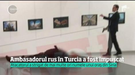 Imagini șocante! Ambasadorul rus în Turcia împușcat mortal