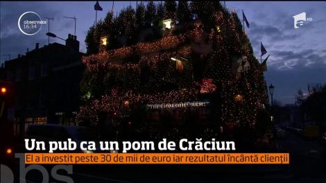 Cea mai mare aroganță! Un bărbat și-a decorat localul, pe exterior, cu 85 de brazi. 30.000 de euro, 20.000 de beculețe și numeroși curioși. Arată extraordinar!