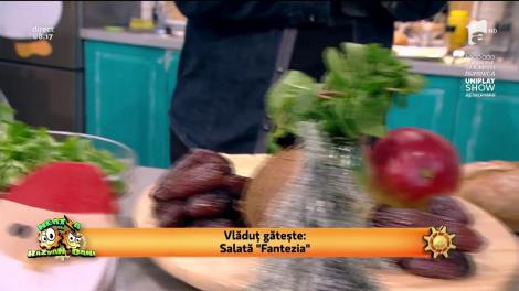 Salată "Fantezia" - cu trei tipuri de salată și piept de pui