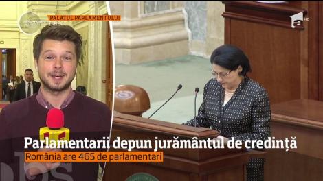 Parlamentarii depun jurământul