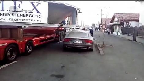Un rotor uriaș a fost transportat prin oraș la o oră cu trafic aglomerat