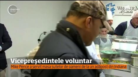 Mike Pence a servit masa sutelor de oameni de la un adăpost din Indiana