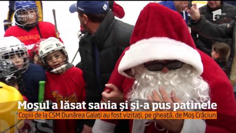 Copiii de la CSM Dunărea Galați au fost vizitați, pe gheață, de Moș Crăciun