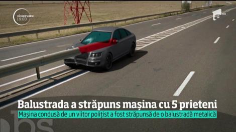 Imagini șocante! Mașina în care se aflau cinci tineri, străpunsă de o balustradă metalică
