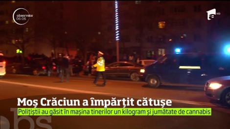 Prinşi cu un kilogram şi jumătate de droguri, trei tineri au primit cadou câte o pereche de cătuşe