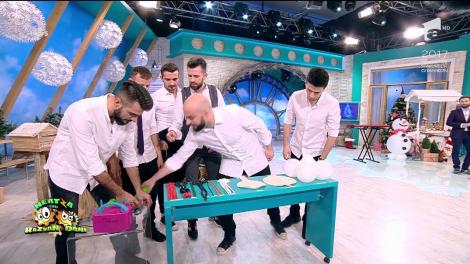 Florin Ristei și colegii săi de la Freestay fac un om de zăpadă din baloane