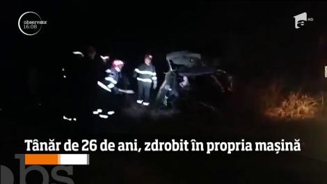 Un tânăr de 26 de ani, a intrat într-un copac cu o viteză de aproape 100km/h