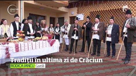 În Țara Hațegului, turiștii au fost primiți de Crăciun așa cum cere tradiția locului