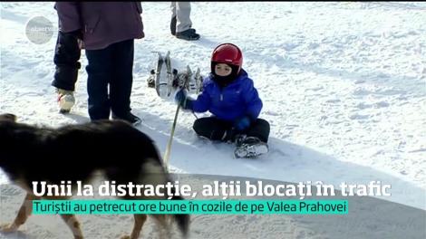 Unii turiști au parte de distracție, iar alții rămân blocați în trafic