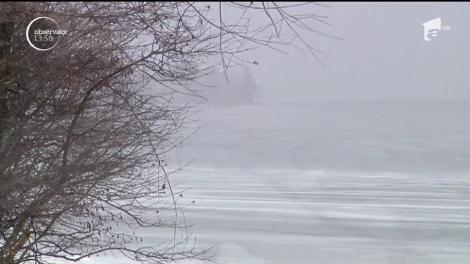 10 pescari au avut nevoie de ajutor după ce gheața pe care stătateau s-a rupt