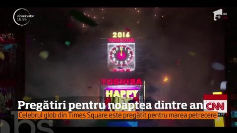 Celebrul glob din Times Square este pregătit pentru marea petrecere