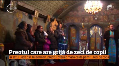 În satul Lada din Teleorman, preotul oferă o masă caldă pentru zeci de copii