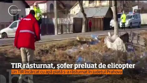 Un TIR încărcat cu apă plată s-a răsturnat în judeţul Prahova