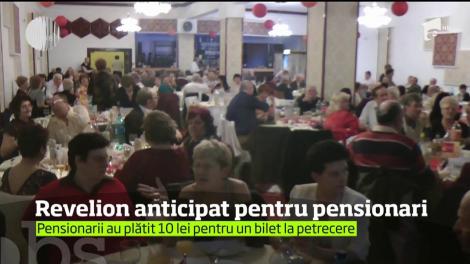 Sute de pensionari din Reşiţa au sărbătorit Revelionul în avans