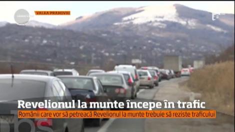 Drumul spre rai trece prin iad. A început coşmarul şoferilor, pe Valea Prahovei. Turiştii pleacă spre munte, pentru minivacanţa de Revelion