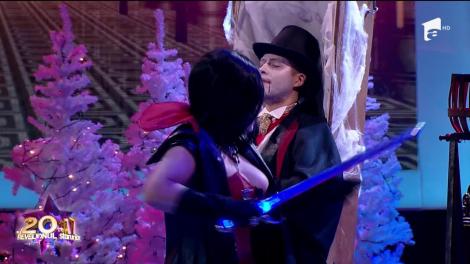 Recunoşti vedeta din spatele măştii? Soţia lui Dracula, ne-ai cucerit! ” The Vampire Diaries ”, o primiți în distribuție pe vedeta noastră?