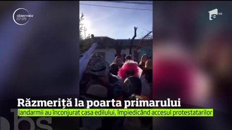 Răscoală într-un sat din Botoşani, împotriva primarului care a refuzat să organizeze o petrecere de Revelion