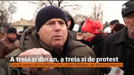Sute de oameni din localitatea Corni, județul Brașov, cer demisia primarului