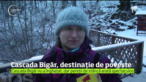 Imagini de excepție cu unul dintre cele mai frumoase locuri DIN LUME! Cascada Bigăr, o destinaţie de poveste chiar şi pe timpul iernii
