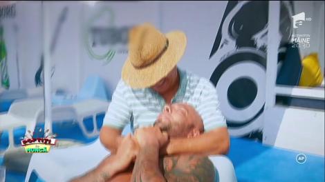 Nea Marin l-a alergat pe Liviu până l-a lăsat în chiloţi!