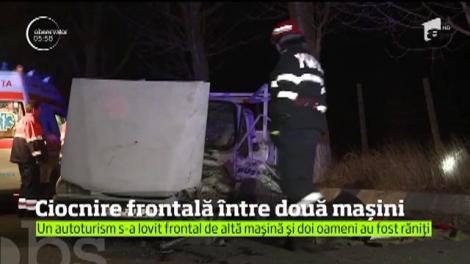 Două maşini s-au ciocnit frontal la intrare în Tulcea. Doi oameni au fost răniţi
