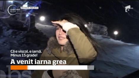 În județele Maramureș și Bistrița-Năsăud, zeci de șoferi au rămas blocați pe drum din cauza zăpezii