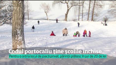 Codul portocaliu ține școlile închise în București și în alte 17 județe