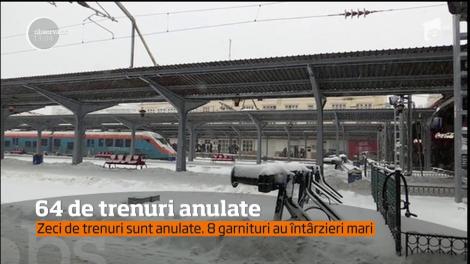 Zeci de trenuri sunt anulate. Opt garnituri au întârzieri mari