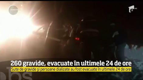 Sute de gravide și persoane dializate au fost evacuate în ultimele 24 de ore