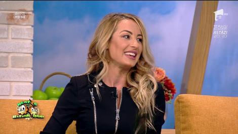 De ce sunt oglinzi în toaleta de la hotel? Dani Oţil şi Flavia Mihăşan au răspunsul