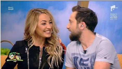 Haha! Cum "discută" ei, n-o face nimeni: Flavia vrea să fie mare, Dani nu întelege de ce! Oglindaaa, la ce vă gândeați?