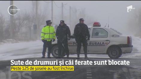 Sute de drumuri și căi ferate sunt blocate. Trenurile nu pot pleca din Gara de Nord.