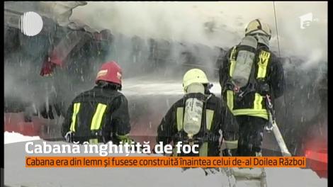 O cabană în care erau 24 de copii cu diazabilităţi a ars din temelii