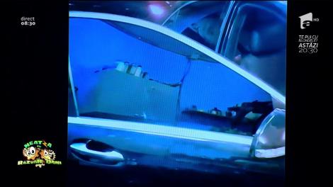 Smiley News: Cum îşi pun "şmecherii de Dorobanţi" folie la maşină