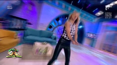 E blondă, n-are mai mult de 18 ani și se prezintă Aquene! Noua super apariție pe piața românească muzicală! Ascultă-i piesă de debut, "Sorry"