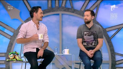 Ziua joi a sosit, colegul Răzvan a reveniiiiit! Distracţie şi voie bună, în echipa completă": "Băi Dani, ți-am găsit poza în aeroport!"