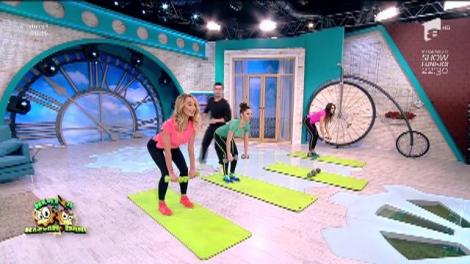 Sexy și util, dis de dimineață! Flavia, Amalia și Miruna îți recomandă cele mai bune exerciţii pentru deszăpezit maşina din parcare