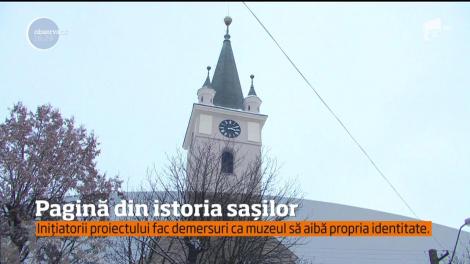 Costume populare săseşti vechi de 100 de ani, cărţi şi obiecte bisericeşti din 1840 au fost strânse într-o biserică