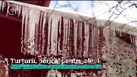 Ţurţurii necurăţaţi, un pericol pentru elevi