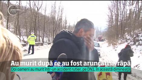 O dubiţa a ajuns într-o râpă de pe DN1. Doi oameni au murit!