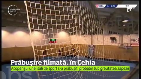 Clipe teribile. Acoperişul unei săli de sport s-a prăbuşit chiar în timpul unui meci