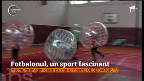 A apărut un nou sport. Fotbalonul ! Este un fotbal fără prea multe reguli